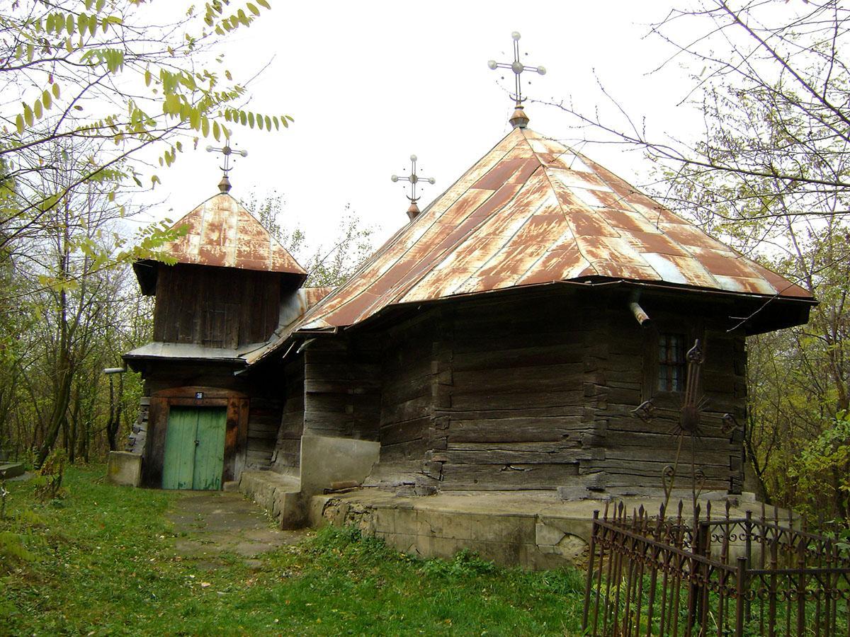 Biserica - vedere exterioară