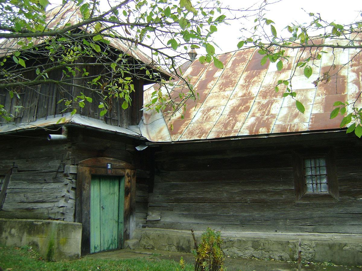 Biserica - vedere exterioară